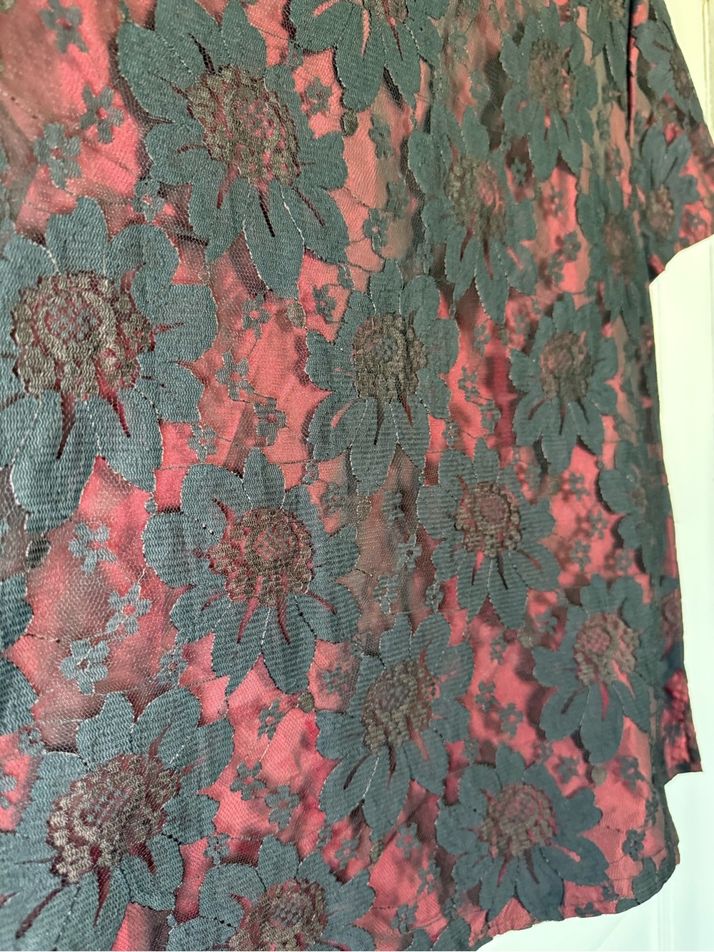 Vintage The Silk Farm Burgundy Floral Lace Overlay Scoop Neck Blouse 100% Silk 8 - Picture 7 of 10